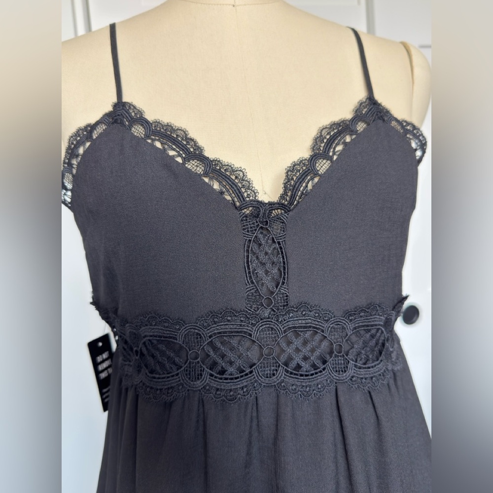 NWT EXPRESS LACE DETAILED TRAPEZE DRESS - Picture 3 of 9